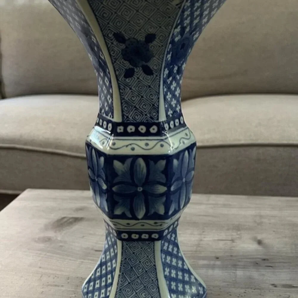 MANN China Blue & White Decorative Chinoserie Porcelain Vase 12